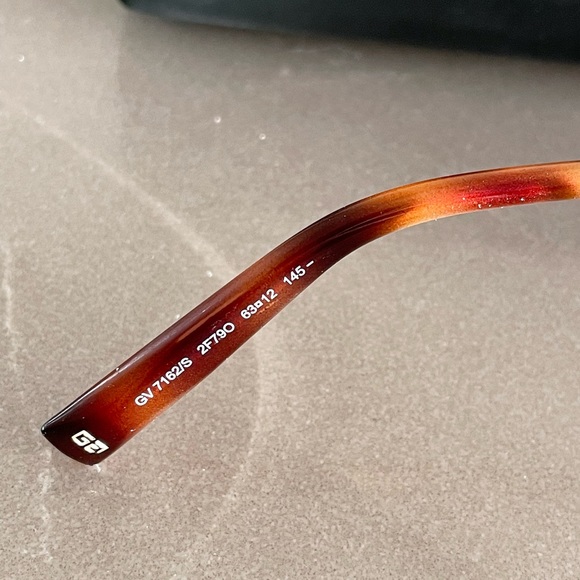 Givenchy GV 7162 Sunglasses - Picture 3 of 5